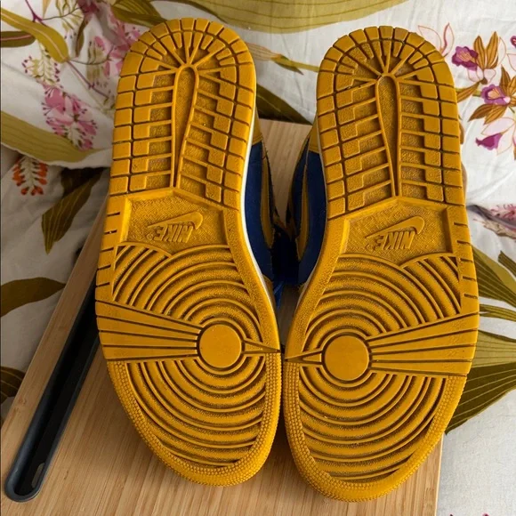 Nike Air Jordan 1 Retro OG Laney - Picture 6 of 12